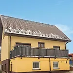 Apartament 4 Bedroom Cozy Apartment In Moryn