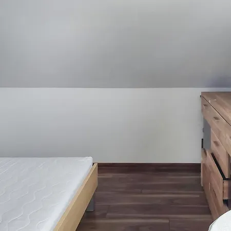 4 Bedroom Cozy Apartment In Moryn Apartament