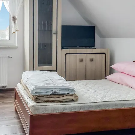 4 Bedroom Cozy Apartment In Moryn Apartament *