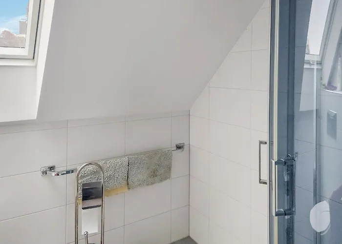 Appartement 4 Bedroom Awesome In