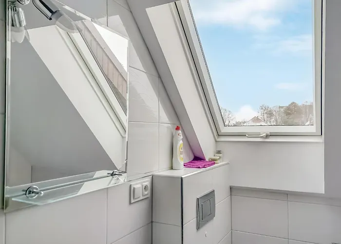 Appartement 4 Bedroom Awesome In