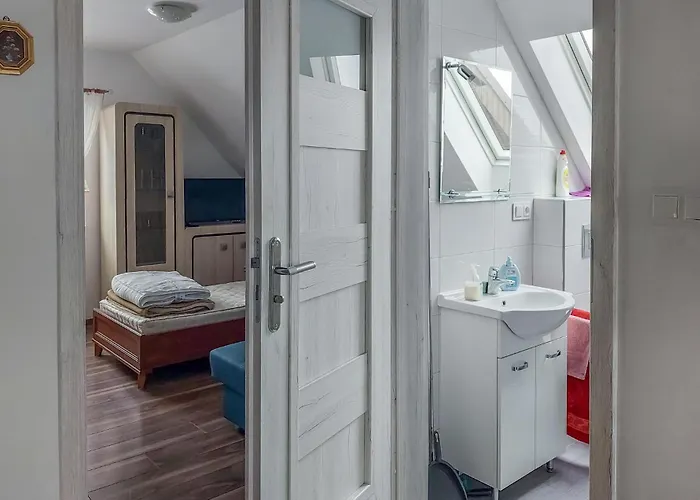 4 Bedroom Awesome In Appartement *